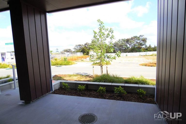 Photo of property in 1/2 Warrant Officer Lane, Hobsonville, Auckland, 0616