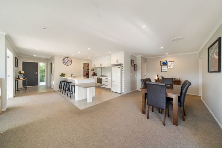 Photo of property in 29 Mt Marua Drive, Timberlea, Upper Hutt, 5018