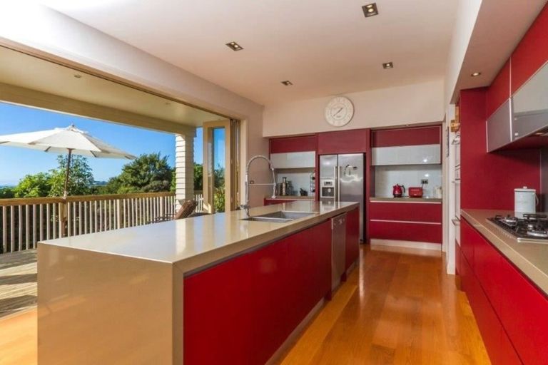 Photo of property in 121 Wade River Road, Stanmore Bay, Whangaparaoa, 0932