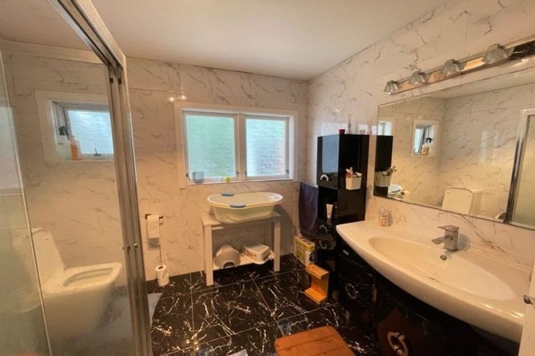 Photo of property in 15 Walpole Avenue, Hillpark, Auckland, 2102