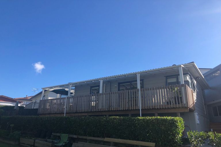 Photo of property in 5 Angeline Place, Massey, Auckland, 0614