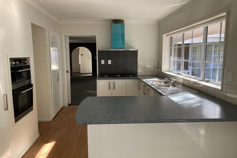 Photo of property in 2 Framalda Place, Conifer Grove, Takanini, 2112