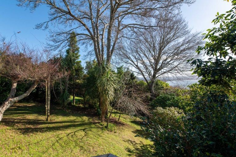 Photo of property in 5 Naera Place, Kawaha Point, Rotorua, 3010