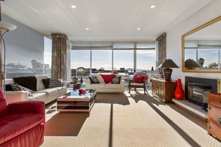 Photo of property in 2/14 Takutai Avenue, Bucklands Beach, Auckland, 2012