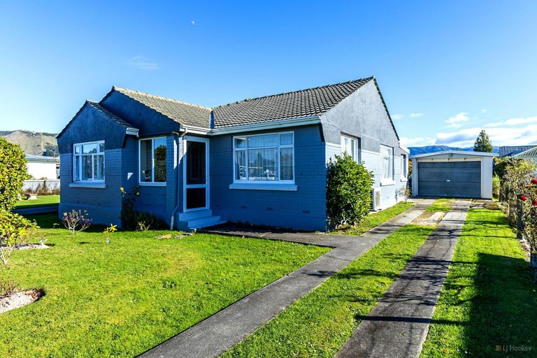 Photo of property in 56 Rhodes Street, Waimate, 7924