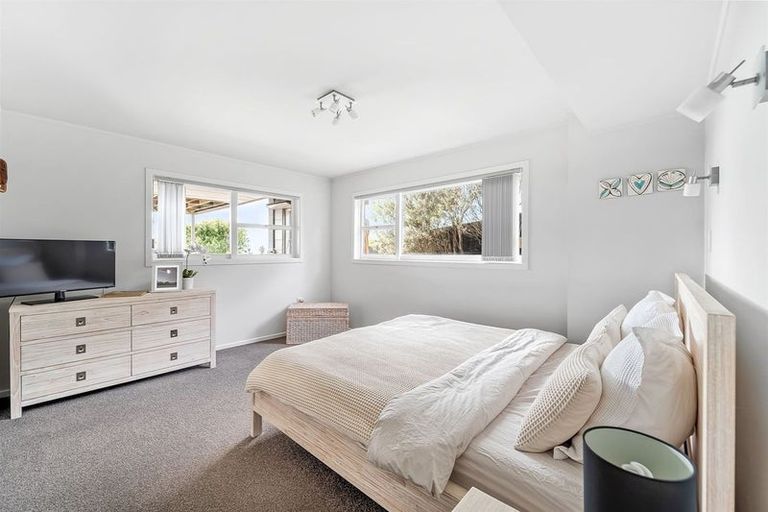 Photo of property in 69 Wade River Road, Stanmore Bay, Whangaparaoa, 0932