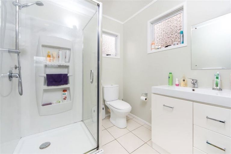 Photo of property in 9 Karaka Street, New Lynn, Auckland, 0600