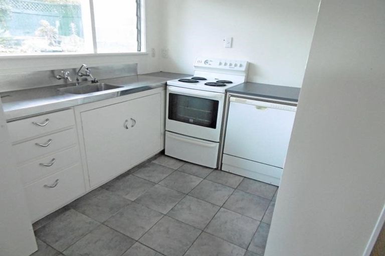 Photo of property in 2/6 Keldale Place, Forrest Hill, Auckland, 0620