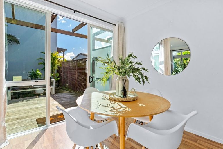 Photo of property in 11f Clearwater Cove, West Harbour, Auckland, 0618