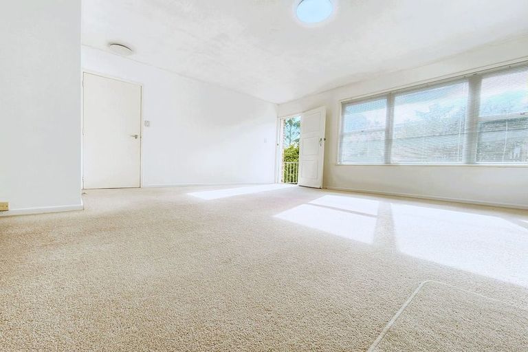 Photo of property in 73 Lynden Avenue, Hillcrest, Auckland, 0627