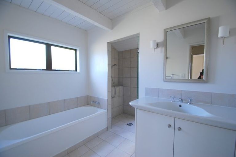 Photo of property in 3 Sarah Way, Crofton Downs, Wellington, 6035