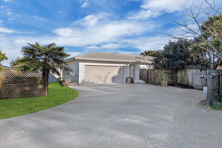 Photo of property in 2/105 Carnoustie Drive, Wattle Downs, Auckland, 2103