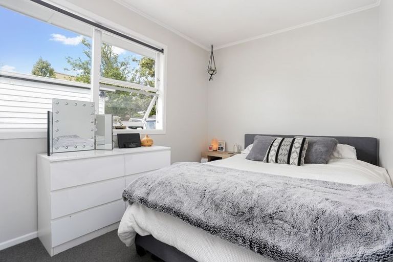 Photo of property in 36 Castleford Street, Green Bay, Auckland, 0604