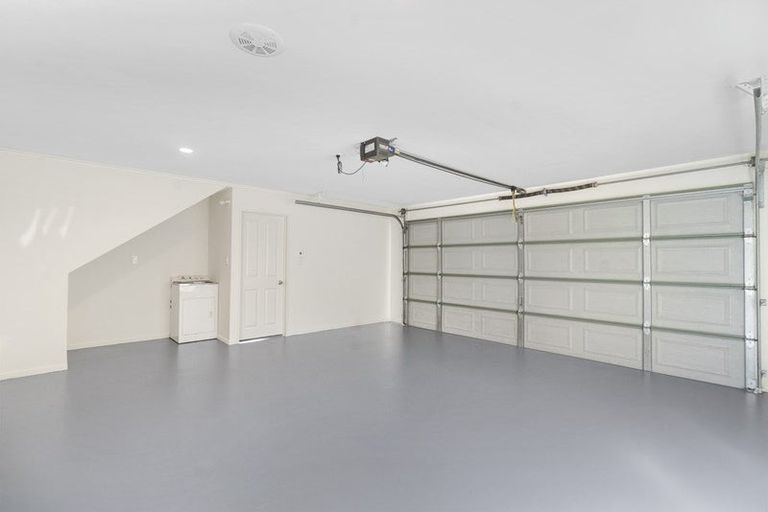 Photo of property in 42 Black Teal Close, Unsworth Heights, Auckland, 0632