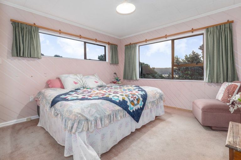 Photo of property in 17 Kinloch Place, Papakowhai, Porirua, 5024