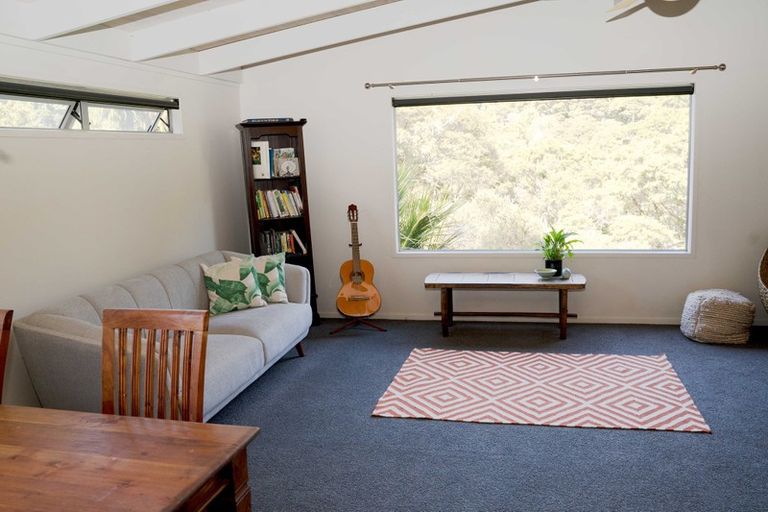 Photo of property in 41 Warner Park Avenue, Laingholm, Auckland, 0604