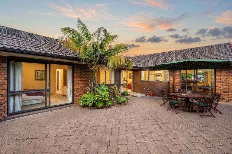 Photo of property in 1 Crestview Place, Browns Bay, Auckland, 0630