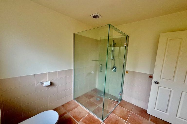 Photo of property in 2b Spencer Road, Pinehill, Auckland, 0632