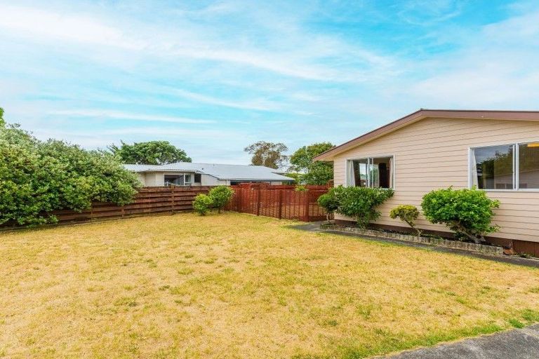 Photo of property in 9 Cypress Grove, Paraparaumu, 5032