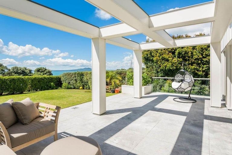Photo of property in 35 View Road, Campbells Bay, Auckland, 0630
