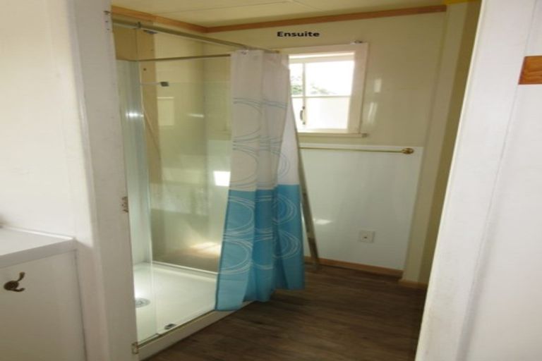 Photo of property in 21 Makora Road, Otaihanga, Paraparaumu, 5036