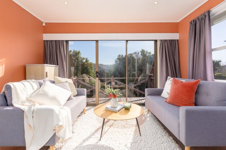 Photo of property in 33 Lynda Avenue, Paparangi, Wellington, 6037