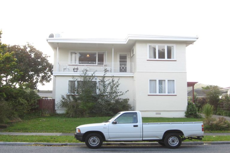 Photo of property in 15 Waddington Drive, Naenae, Lower Hutt, 5011