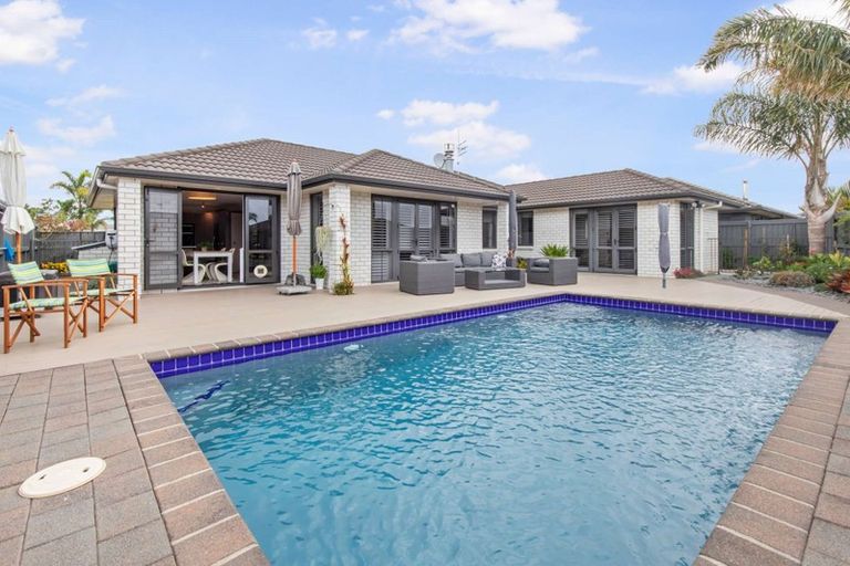 Photo of property in 16 Carrington Drive, Papamoa Beach, Papamoa, 3118