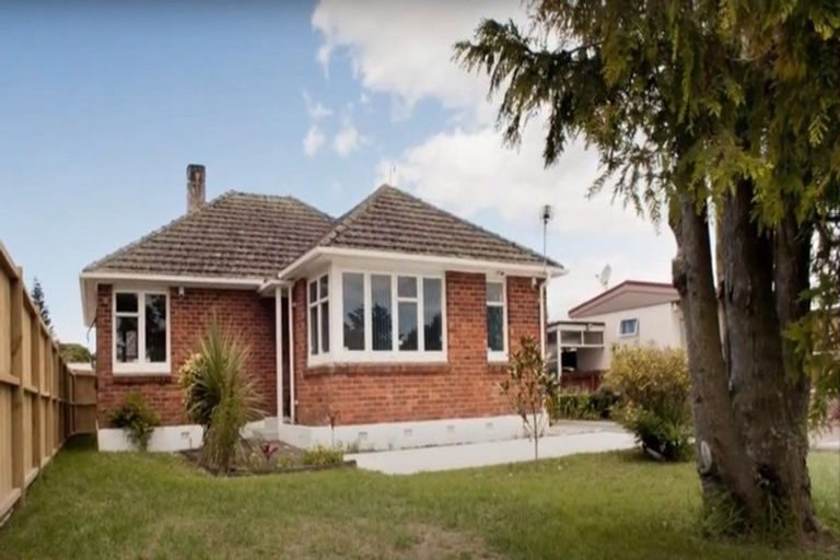 Photo of property in 42 Great South Road, Papatoetoe, Auckland, 2025