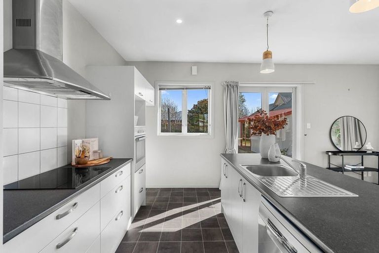 Photo of property in 5 Nortons Road, Avonhead, Christchurch, 8042