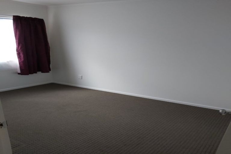 Photo of property in 6 Rickards Place, New Lynn, Auckland, 0600