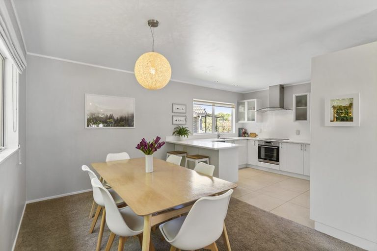 Photo of property in 6 Mallard Place, Unsworth Heights, Auckland, 0632