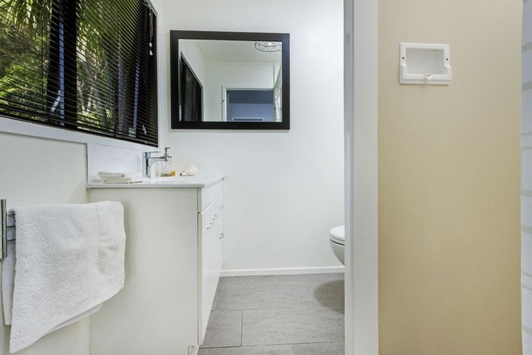 Photo of property in 2/813 East Coast Road, Northcross, Auckland, 0630