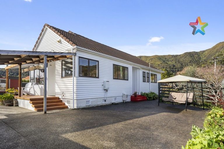 Photo of property in 2 Frickleton Grove, Waterloo, Lower Hutt, 5011