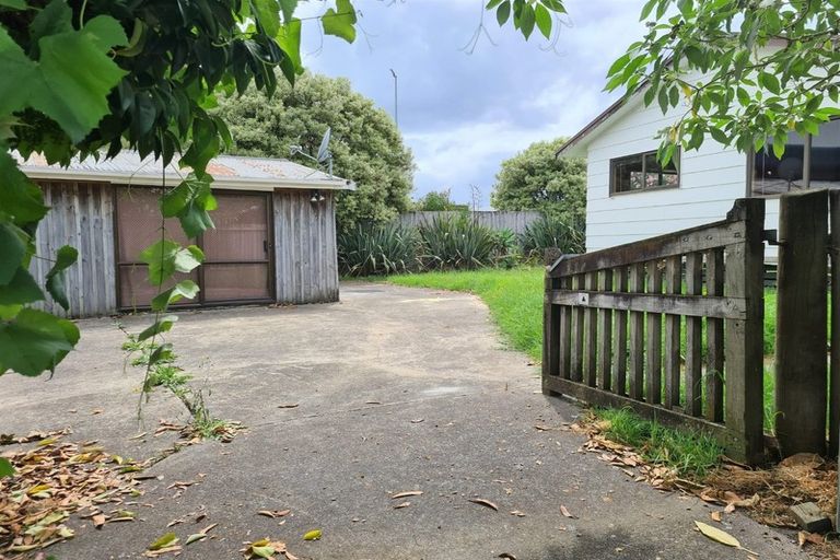 Photo of property in 2/25 Garelja Road, Henderson, Auckland, 0612