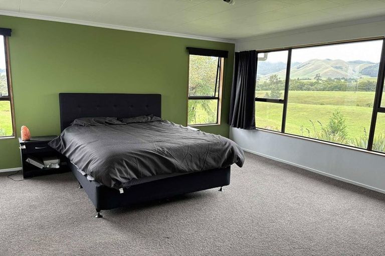 Photo of property in 1939 South Road, Pitone, New Plymouth, 4374