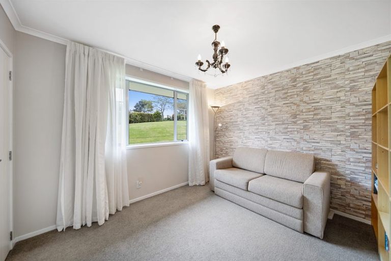 Photo of property in 91 Kaipara Road, Papakura, 2582