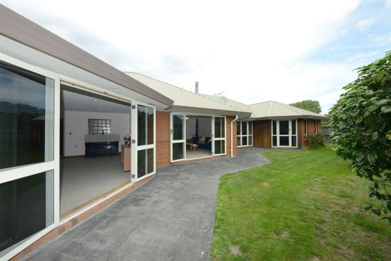 Photo of property in 18 Berkshire Drive, Avonhead, Christchurch, 8042