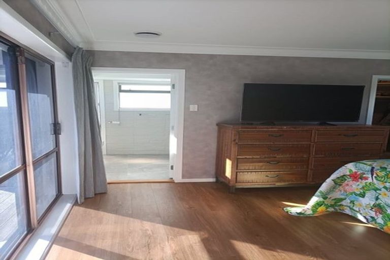 Photo of property in 5 Sutton Crescent, Papatoetoe, Auckland, 2025