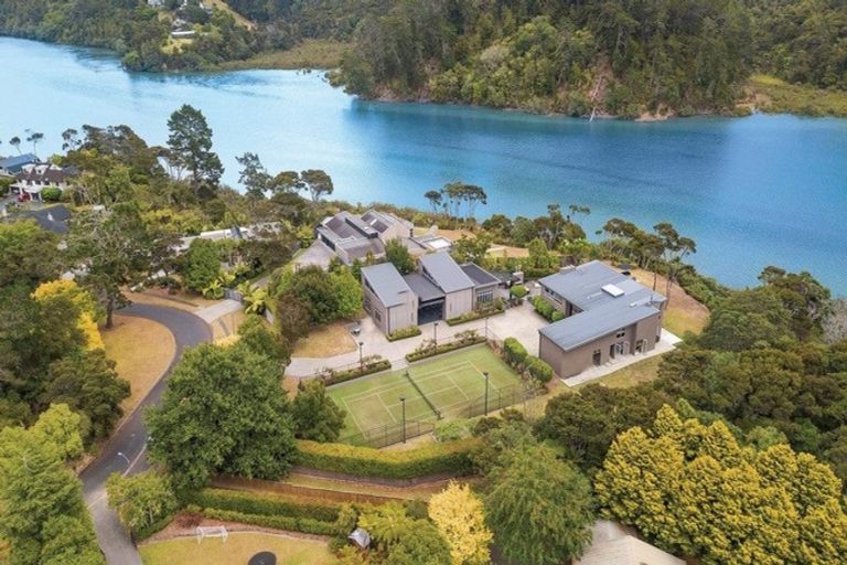 Photo of property in 34 Kingfisher Grove, Greenhithe, Auckland, 0632