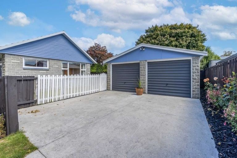 Photo of property in 11 Woodbury Street, Avonhead, Christchurch, 8042