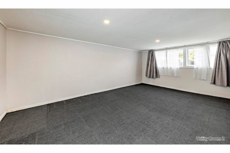 Photo of property in 11 Hinton Place, Weymouth, Auckland, 2103