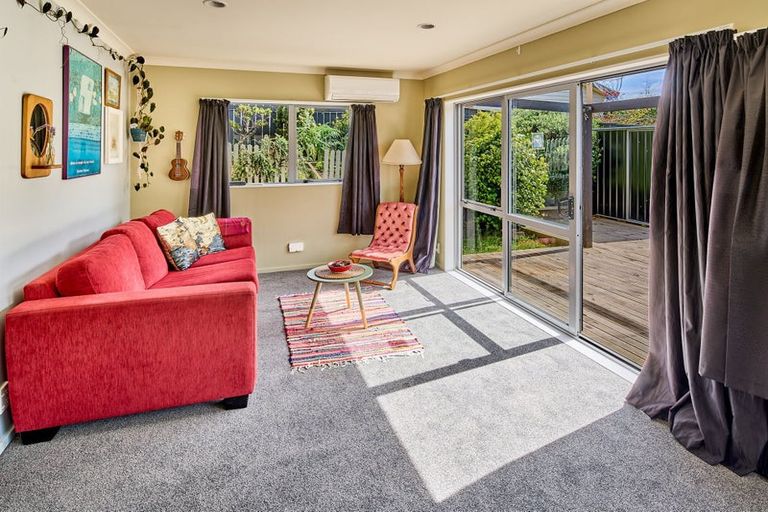 Photo of property in 10 Pohutukawa Grove, Titahi Bay, Porirua, 5022