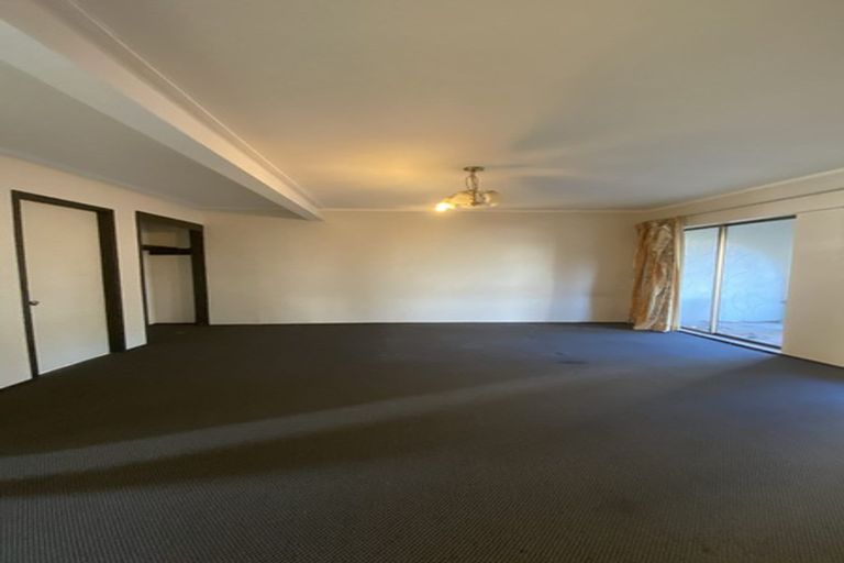 Photo of property in 1/533 Beach Road, Murrays Bay, Auckland, 0630