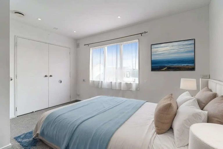 Photo of property in Lakeview Terrace, 17/14 Ambrico Place, New Lynn, Auckland, 0600