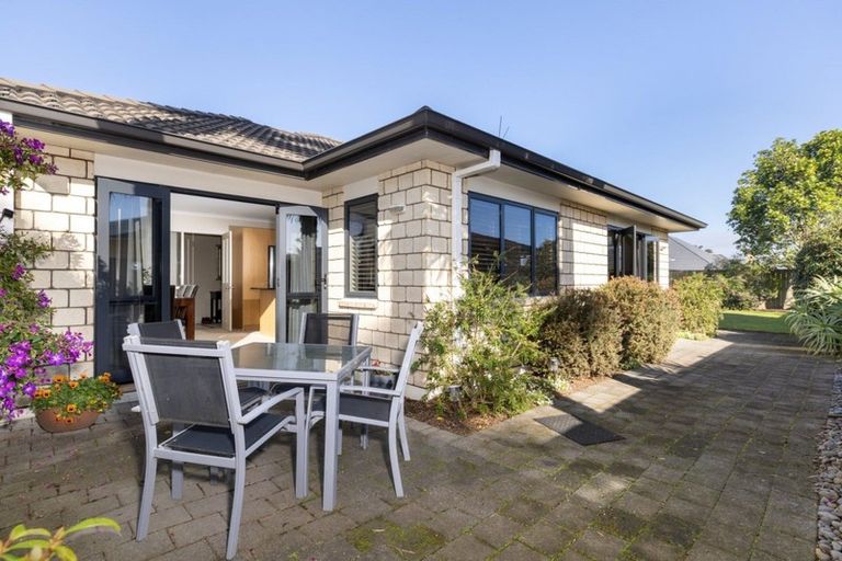Photo of property in 1 Madeira Close, Papamoa Beach, Papamoa, 3118