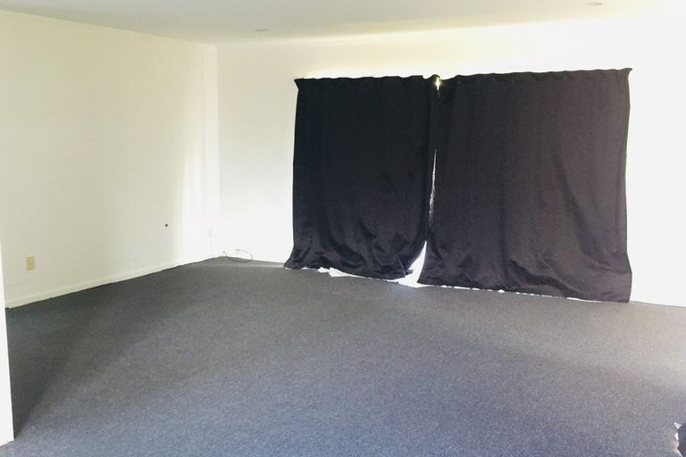 Photo of property in 2/24 Trentham Road, Papakura, 2110