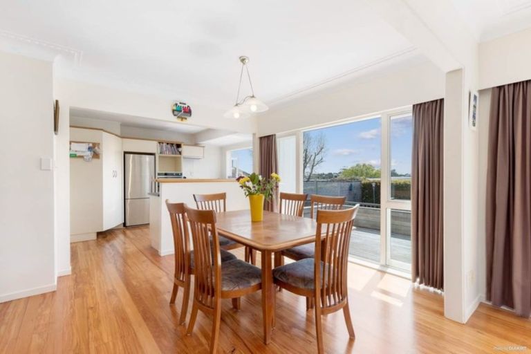 Photo of property in 3 Santa Rosa Terrace, Forrest Hill, Auckland, 0620