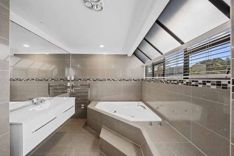 Photo of property in 35 Saltburn Road, Milford, Auckland, 0620