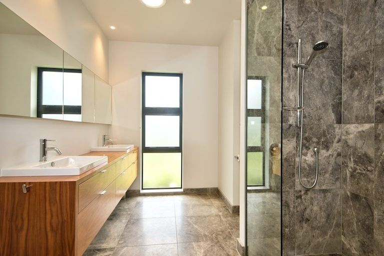 Photo of property in 27 Mooney Road, Speargrass Flat, Queenstown, 9371